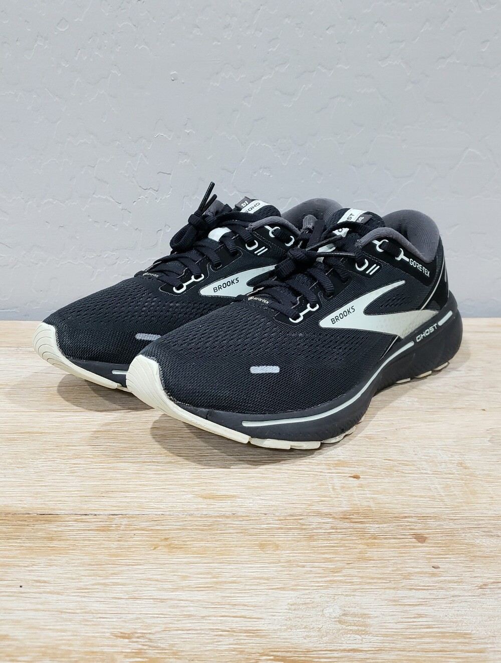 BROOKS Women's Ghost 14 Gore-Tex Upper Running Shoes (10M) Black/Gray